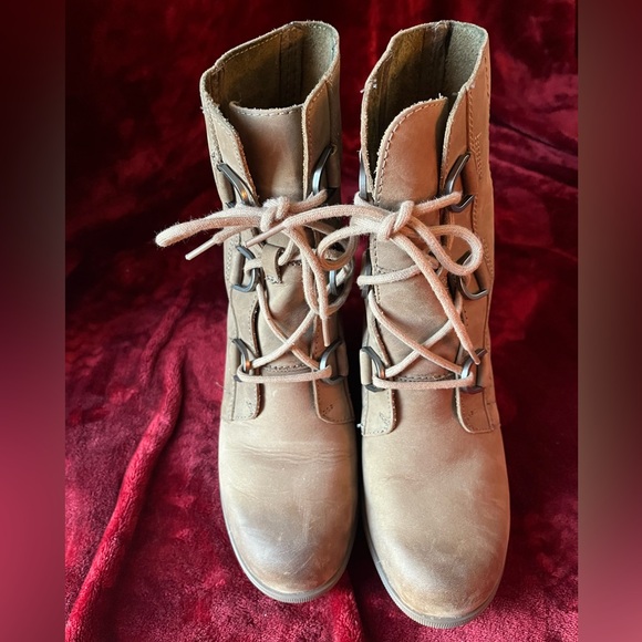 Sorel Joan of Arctic tan wedge boots gently worn - Picture 2 of 6